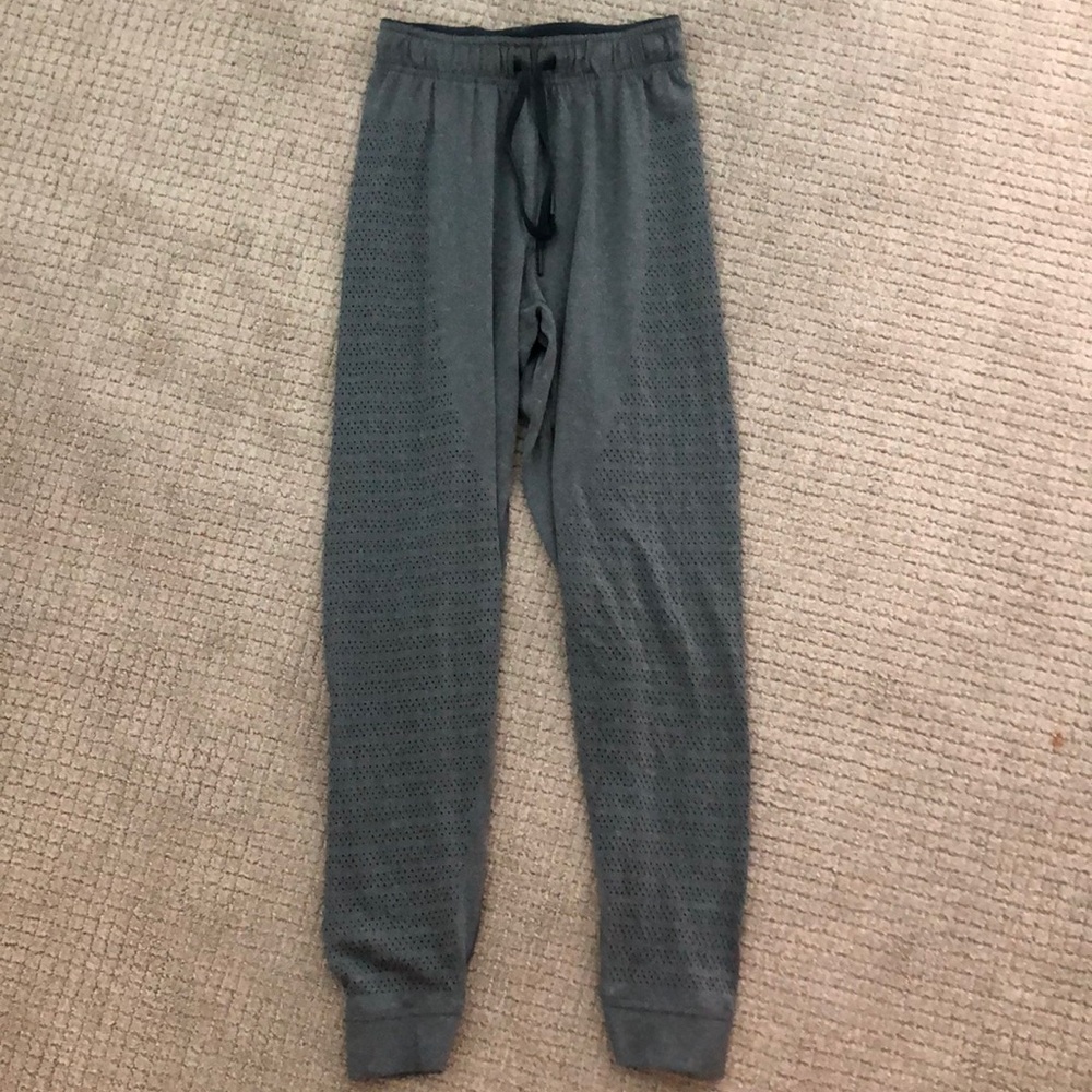 Lululemon joggers size 4